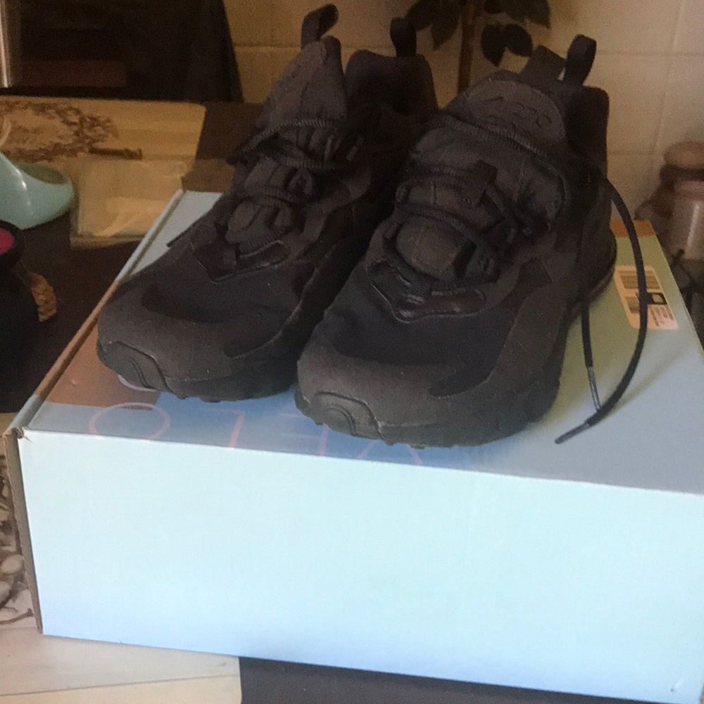 Nike Air Max 270..black (oiled)..GUC